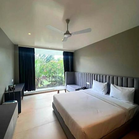 The Democracy Hotel & Resorts Nashik Exteriör bild